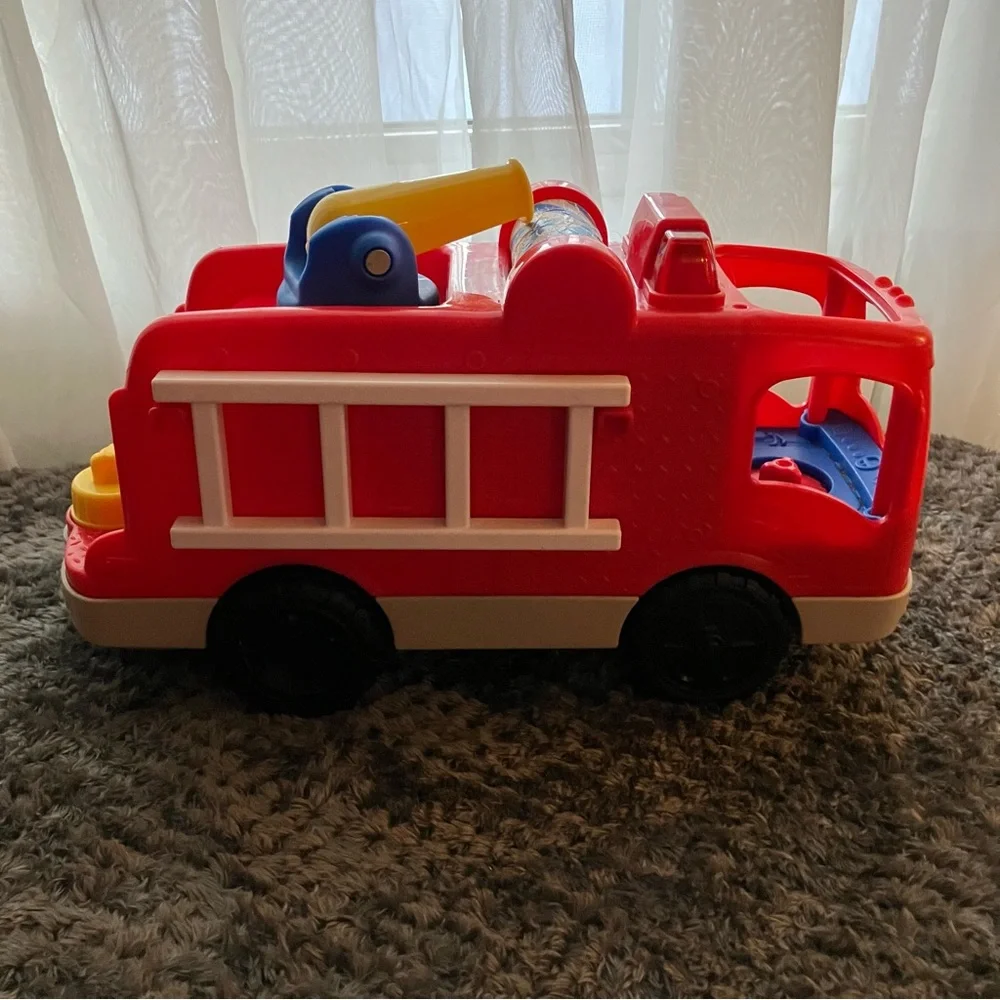 Fisher-Price Little People Helping‎ Others Fire Truck COMPLETE *WORKS*